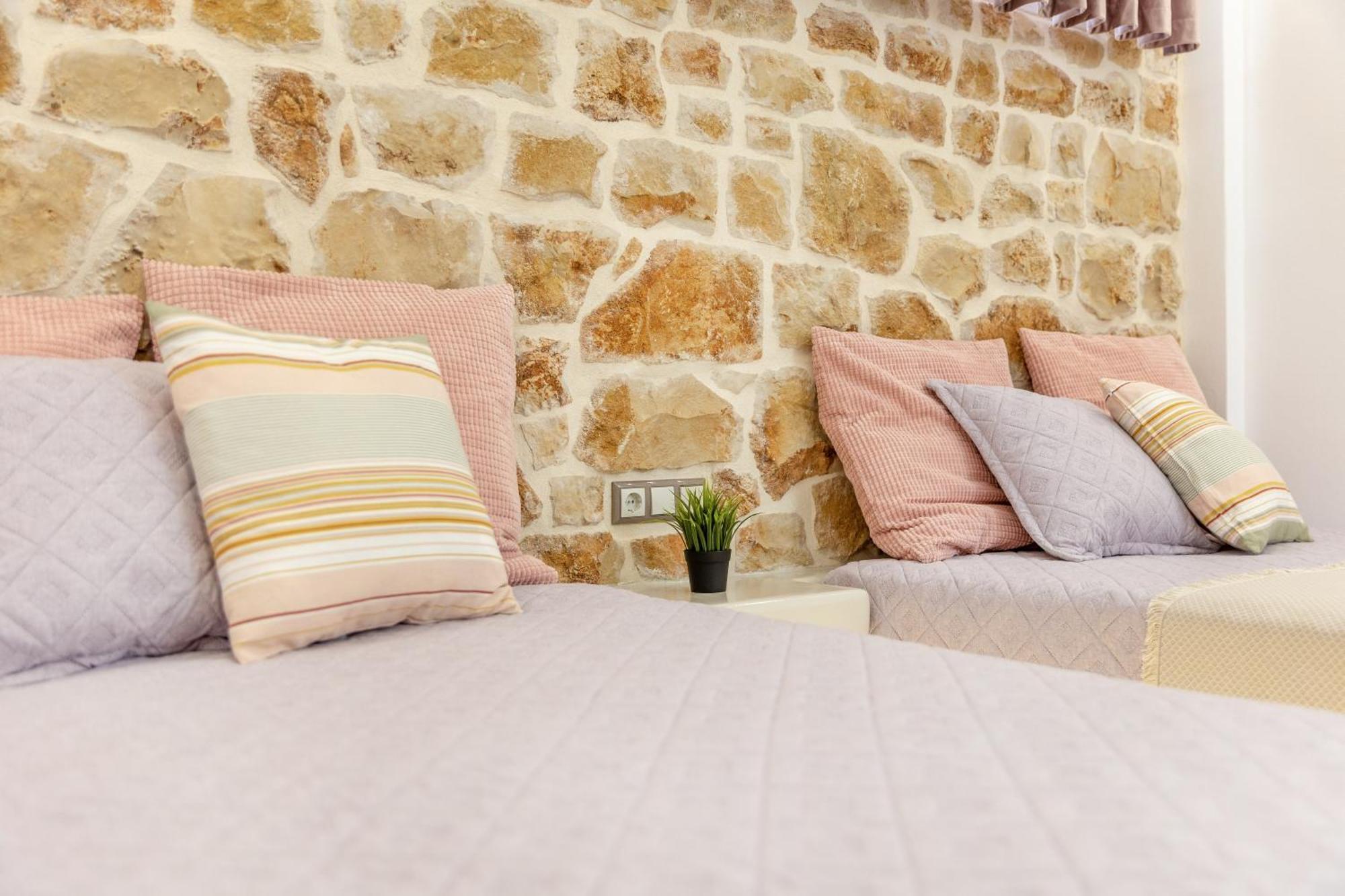 Katerina Roza Studios - Heartfelt Hospitality In The City Naxos City Exterior foto
